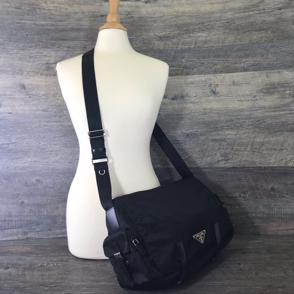 AUTH VINTAGE BLACK PRADA CROSSBODY NYLON MESSENGER